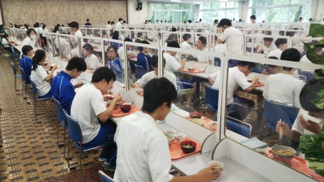 食堂写真5(モザイク)